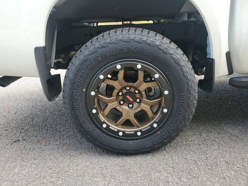 New 2025 Nissan Frontier SV AWD/4WD image 5