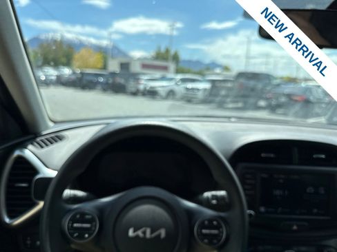 Used 2025 Kia Soul LX w/ LX Technology Package FWD image 20