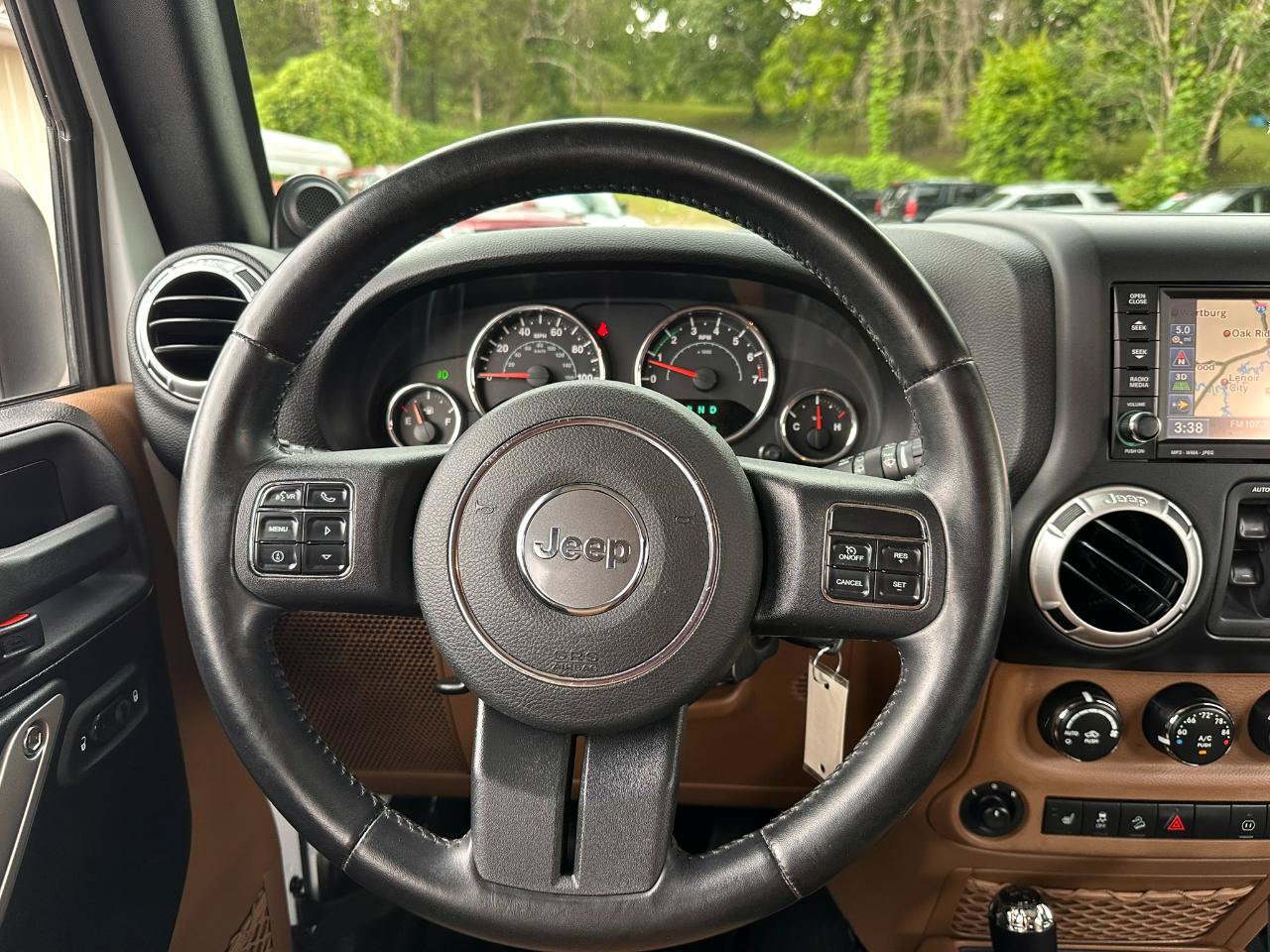 Used 2012 Jeep Wrangler Unlimited Rubicon w/ Connectivity Group AWD/4WD image 10