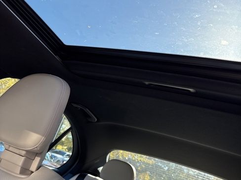 Used 2025 Mercedes-Benz C 300 Sedan image 3