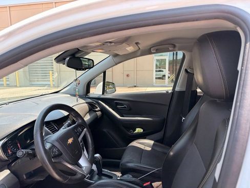 Used 2018 Chevrolet Trax LT w/ LT Convenience Package FWD image 17