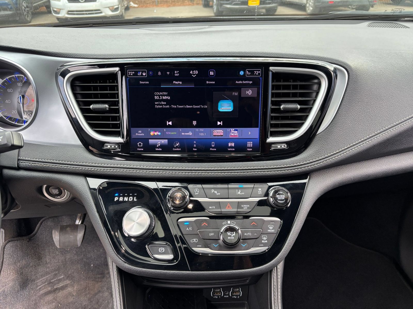 Used 2025 Chrysler Pacifica Limited FWD image 16