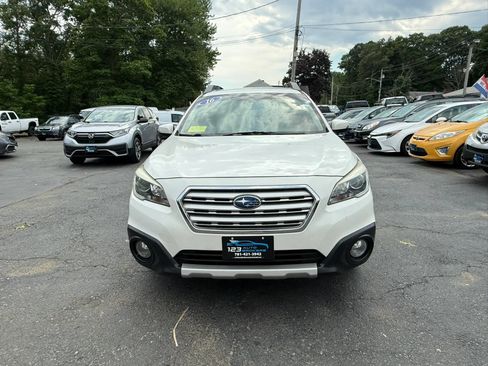 Used 2016 Subaru Outback 2.5i Limited AWD/4WD image 2