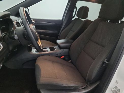 Used 2018 Jeep Grand Cherokee Laredo AWD/4WD image 17
