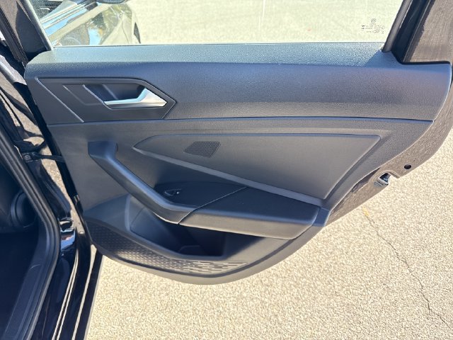 Used 2024 Volkswagen Jetta SE FWD image 16