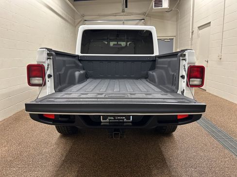 Used 2021 Jeep Gladiator Overland w/ Popular Equipment Package image 11