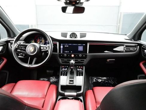 Certified 2024 Porsche Macan AWD/4WD image 20