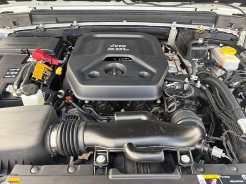 Used 2022 Jeep Wrangler Sport AWD/4WD image 28