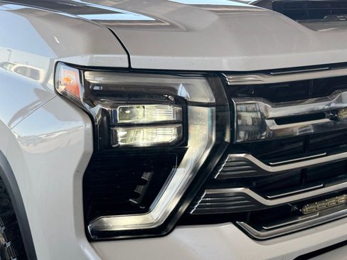 Used 2024 Chevrolet Silverado 2500 High Country w/ Technology Package AWD/4WD image 33
