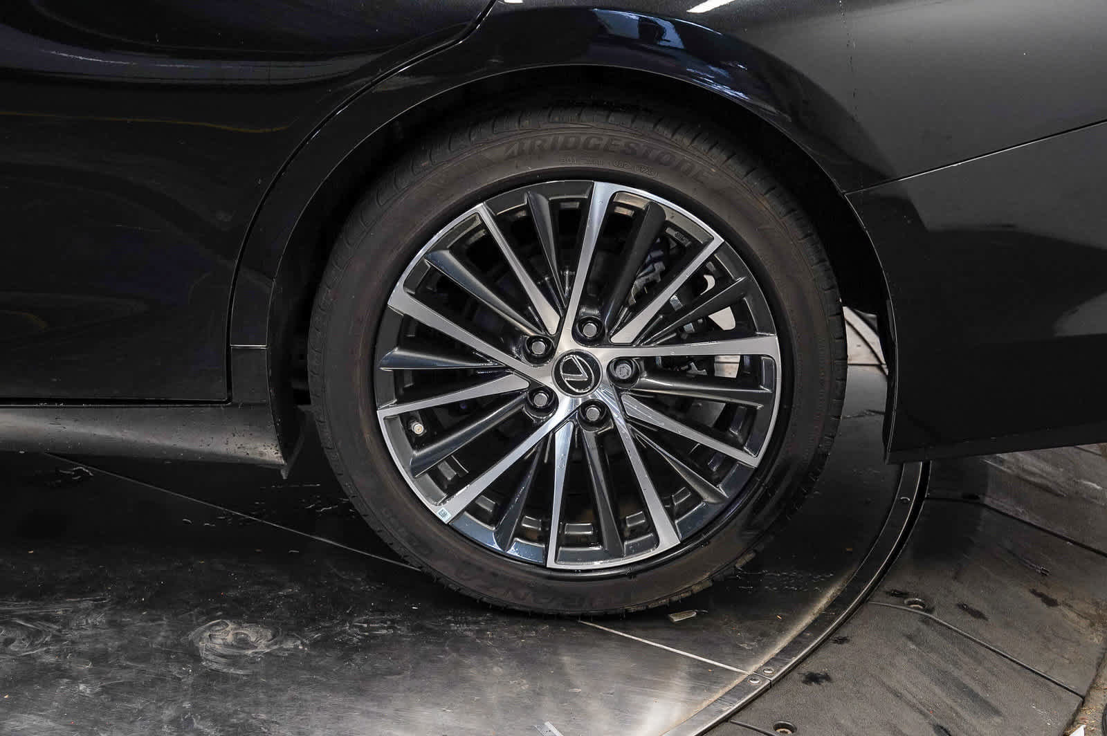 Used 2024 Lexus ES 350 w/ Premium Package FWD image 10