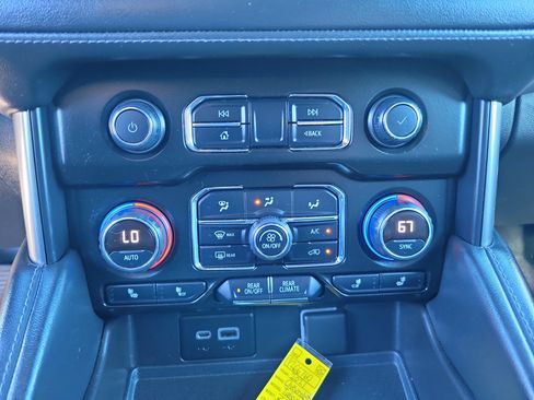 Used 2021 Chevrolet Tahoe Z71 image 12