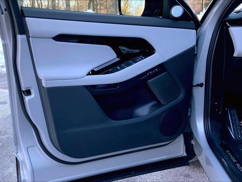 Certified 2026 Land Rover Range Rover Evoque Dynamic SE image 20