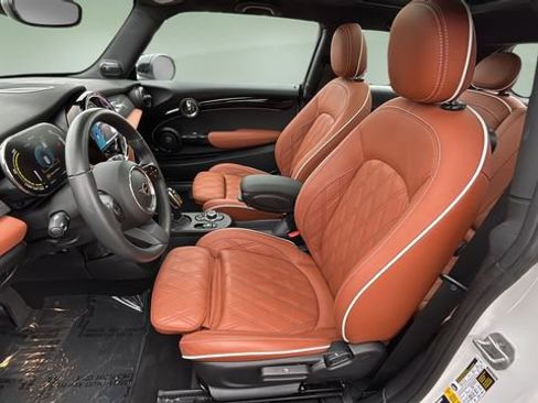 Used 2024 MINI Cooper SE w/ Signature Upholstery Package image 18