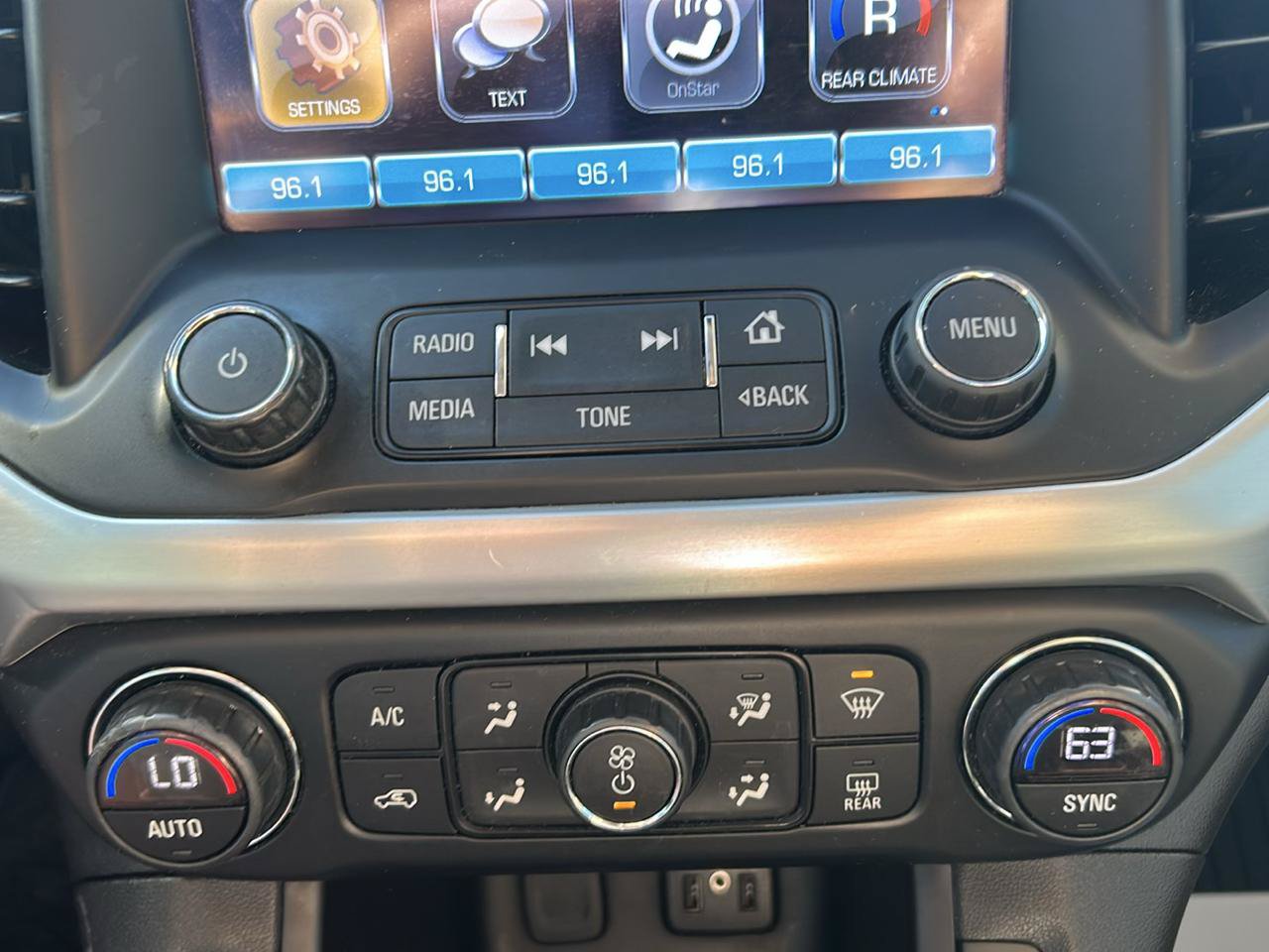 Used 2018 GMC Acadia SLT AWD/4WD image 16