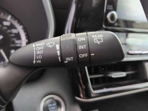 Used 2021 Toyota Highlander XLE FWD image 26