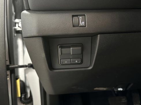 Used 2024 Chevrolet Colorado Z71 w/ Z71 Convenience Package 2 image 26