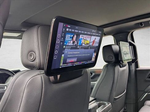 Used 2025 GMC Yukon XL Denali w/ Denali Reserve Package image 18