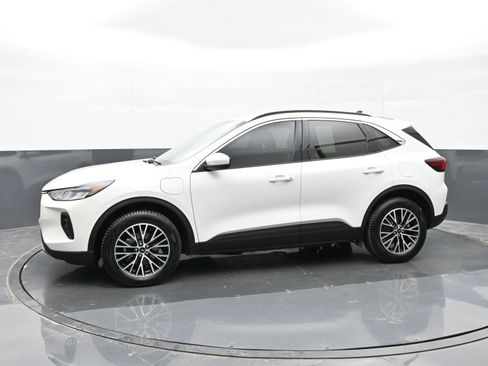 Used 2023 Ford Escape SE image 5