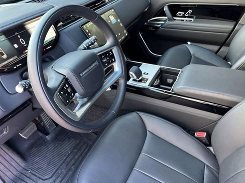 Used 2025 Land Rover Range Rover SE AWD/4WD image 10