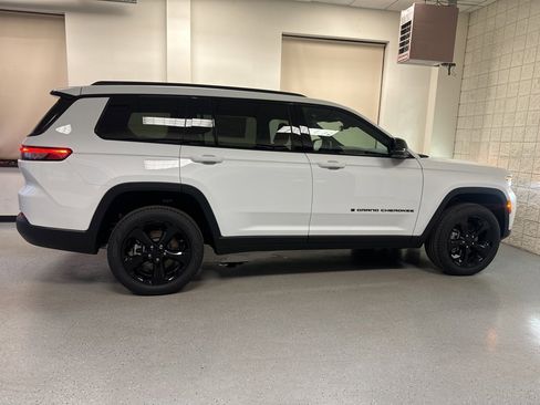 New 2025 Jeep Grand Cherokee L Limited w/ Black Appearance Package image 22