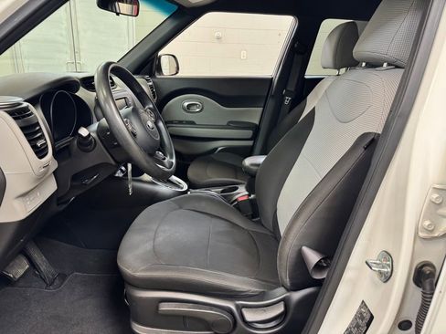 Used 2017 Kia Soul w/ Convenience Package image 11