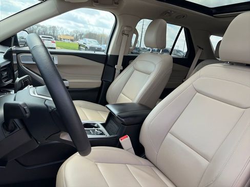 Used 2024 Ford Explorer XLT w/ Equipment Group 202A image 16