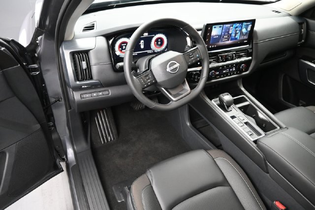 Used 2026 Nissan Pathfinder SL w/ SL Premium Package FWD image 15