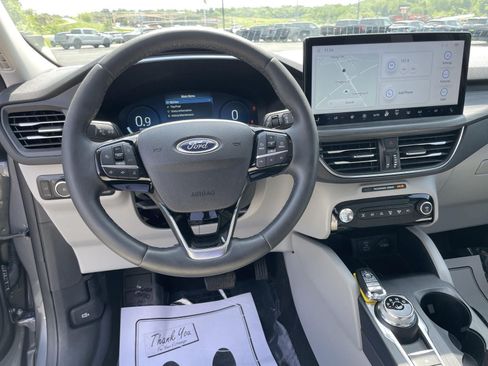 Certified 2023 Ford Escape Platinum w/ Premium Technology Package AWD/4WD image 23