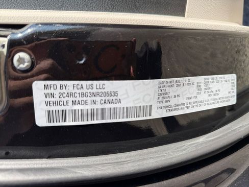 Used 2022 Chrysler Pacifica Touring-L FWD image 36