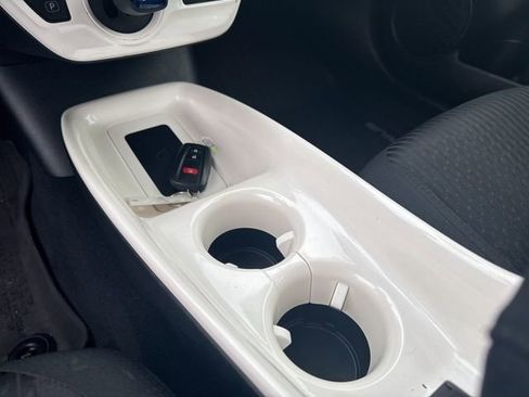 Used 2016 Toyota Prius Four image 27
