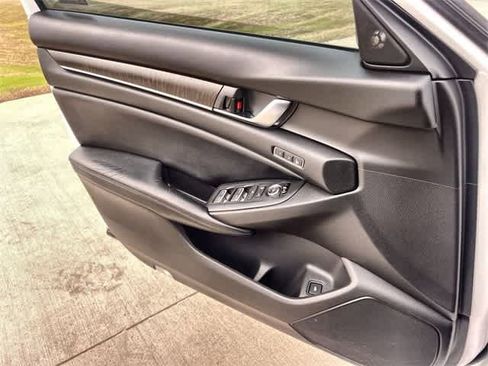 Certified 2018 Honda Accord Touring image 30