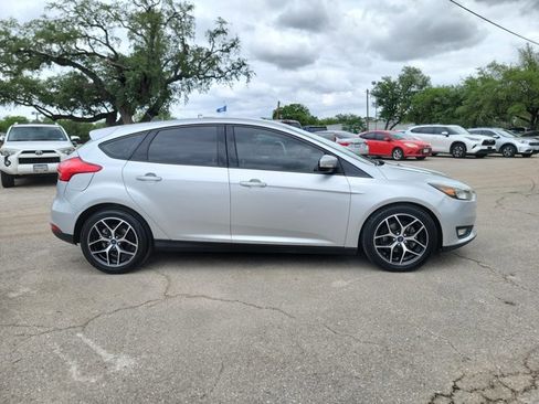 Used 2017 Ford Focus SEL image 3