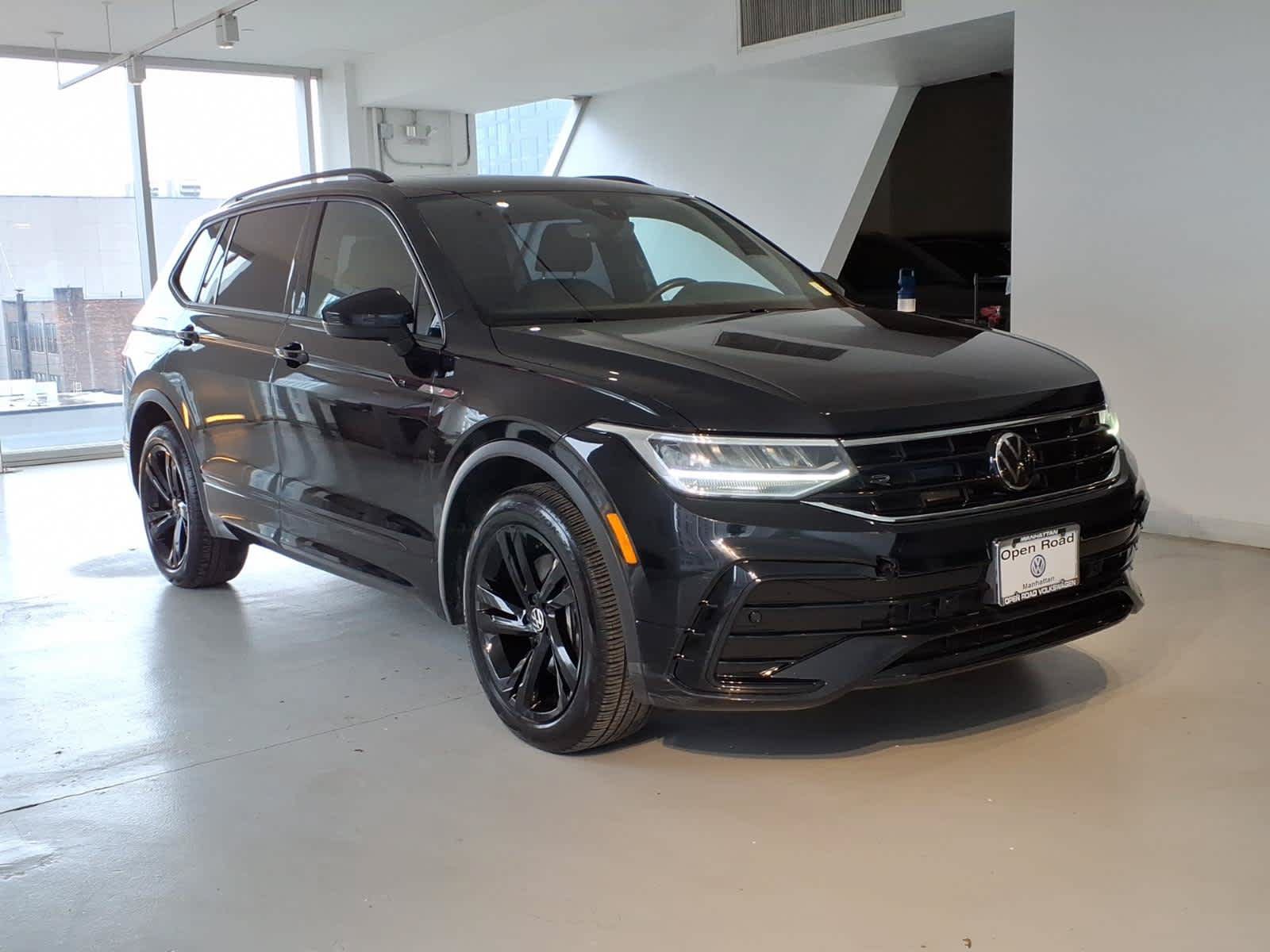 Used 2023 Volkswagen Tiguan SE R-Line AWD/4WD image 3