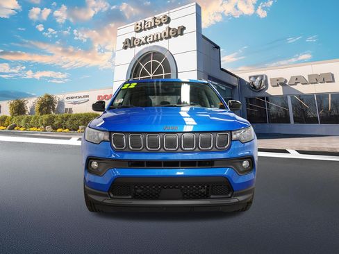 Used 2022 Jeep Compass Latitude w/ Sun and Sound Group AWD/4WD image 11