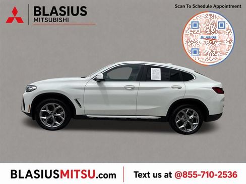 Used 2025 BMW X4 xDrive30i AWD/4WD image 3