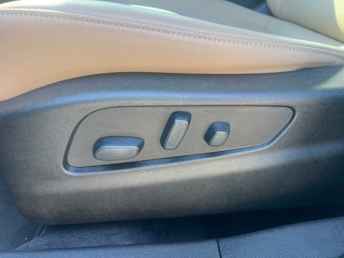 Used 2024 Cadillac XT4 Luxury w/ Cold Weather Package image 23