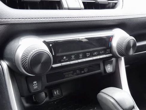 Used 2019 Toyota RAV4 LE image 12