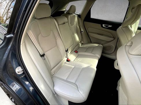New 2026 Volvo XC60 B5 Ultra w/ Protection Package Premier AWD/4WD image 9