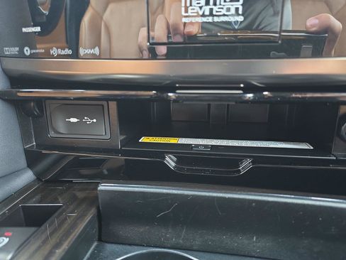 Used 2021 Lexus LX 570 4WD w/ Luxury Package image 26