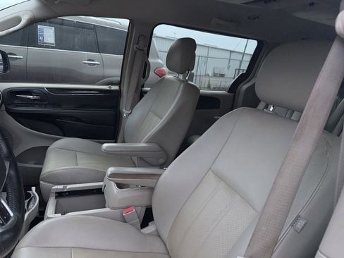 Used 2012 Chrysler Town & Country Touring-L w/ Entertainment Group #2 image 19