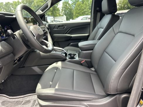 Used 2025 Chevrolet Colorado Trail Boss AWD/4WD image 10