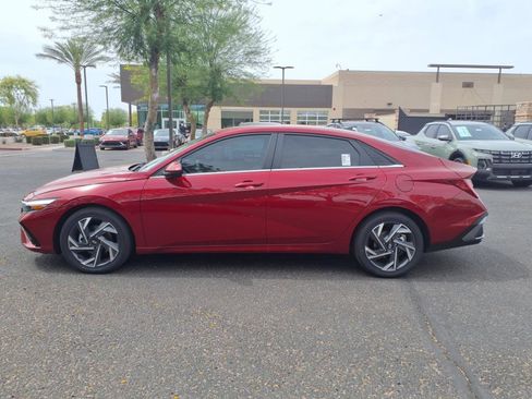 Used 2025 Hyundai Elantra SEL FWD image 3