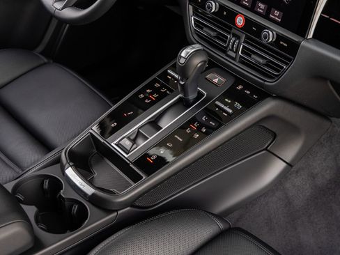 New 2026 Porsche Macan image 35