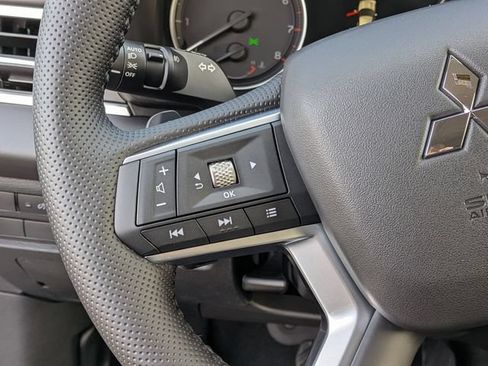 New 2026 Mitsubishi Outlander SE FWD image 16
