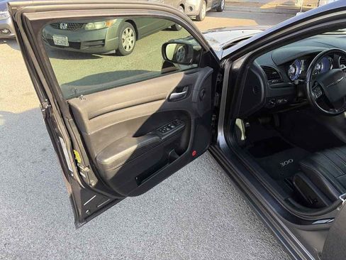 Used 2014 Chrysler 300 S RWD image 6