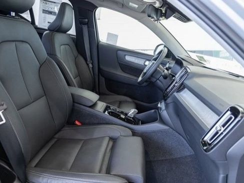 New 2025 Volvo XC40 B5 Plus AWD/4WD image 12