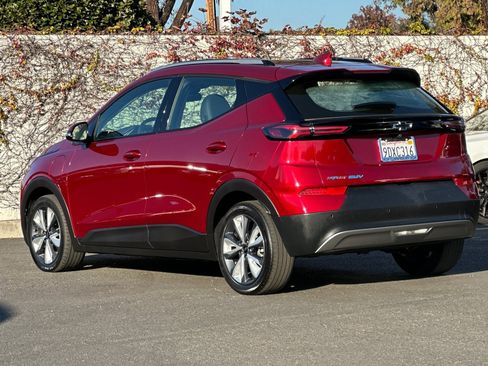 Used 2023 Chevrolet Bolt EUV LT w/ Convenience Package image 7