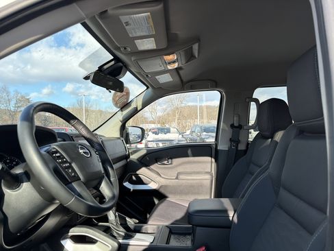 Used 2024 Nissan Frontier SV w/ Hardbody Edition image 11