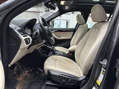 Used 2021 BMW X1 xDrive28i w/ Convenience Package image 11