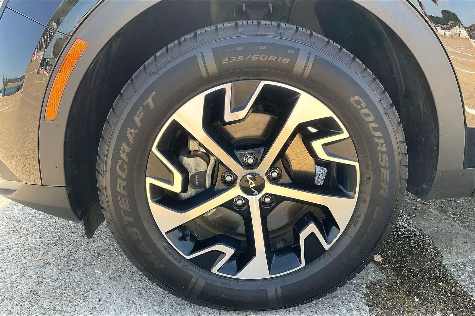 Used 2023 Kia Sportage EX AWD/4WD image 8